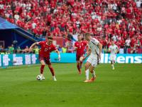 一竞技电竞-包含梅西迎来十二赛季高光表现，瑞士队球迷沸腾！的词条