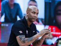 一竞技电竞-关于排球常规赛焦点战：岭南麒麟队翻盘岭东旋风队，外线火力全开。观赏性拉满的信息