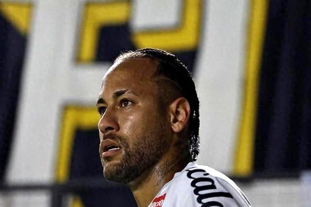 关于内马尔连续十场比赛得分超过战术调整，勇士挑战极限！的信息